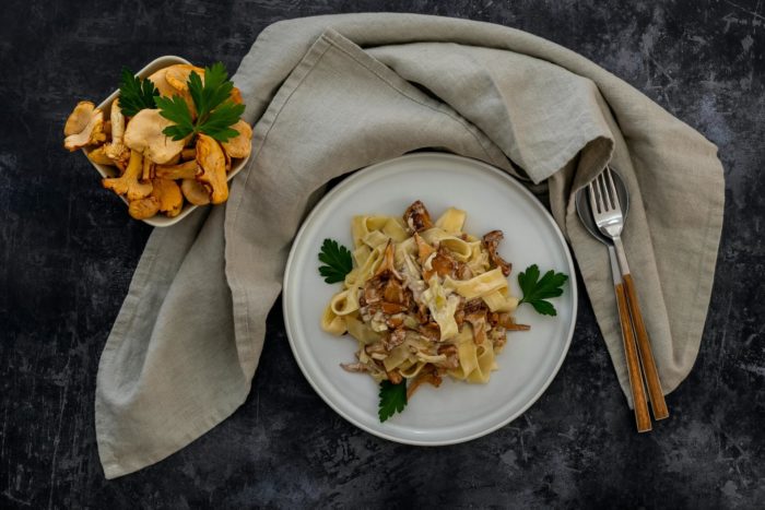 ricetta delle tagliatelle ai funghi con il prosciutto crudo