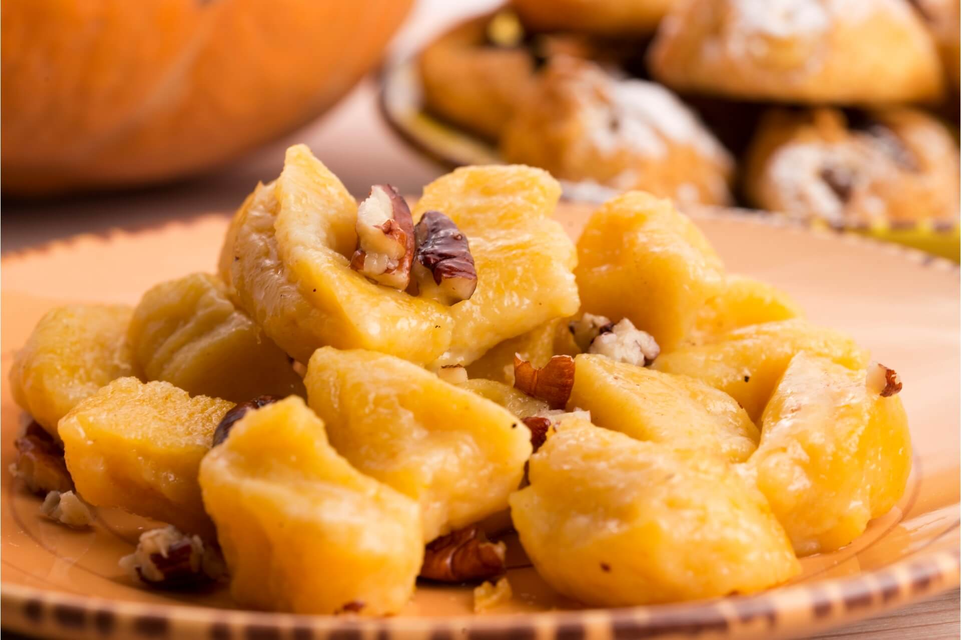 ricetta degli gnocchi di patate con salsa di noci e mortadella