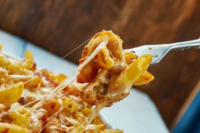 ricetta della pasta alla napoletana gratinata in forno con salame